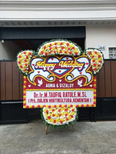 Papan Bunga Pernikahan pemurus luar